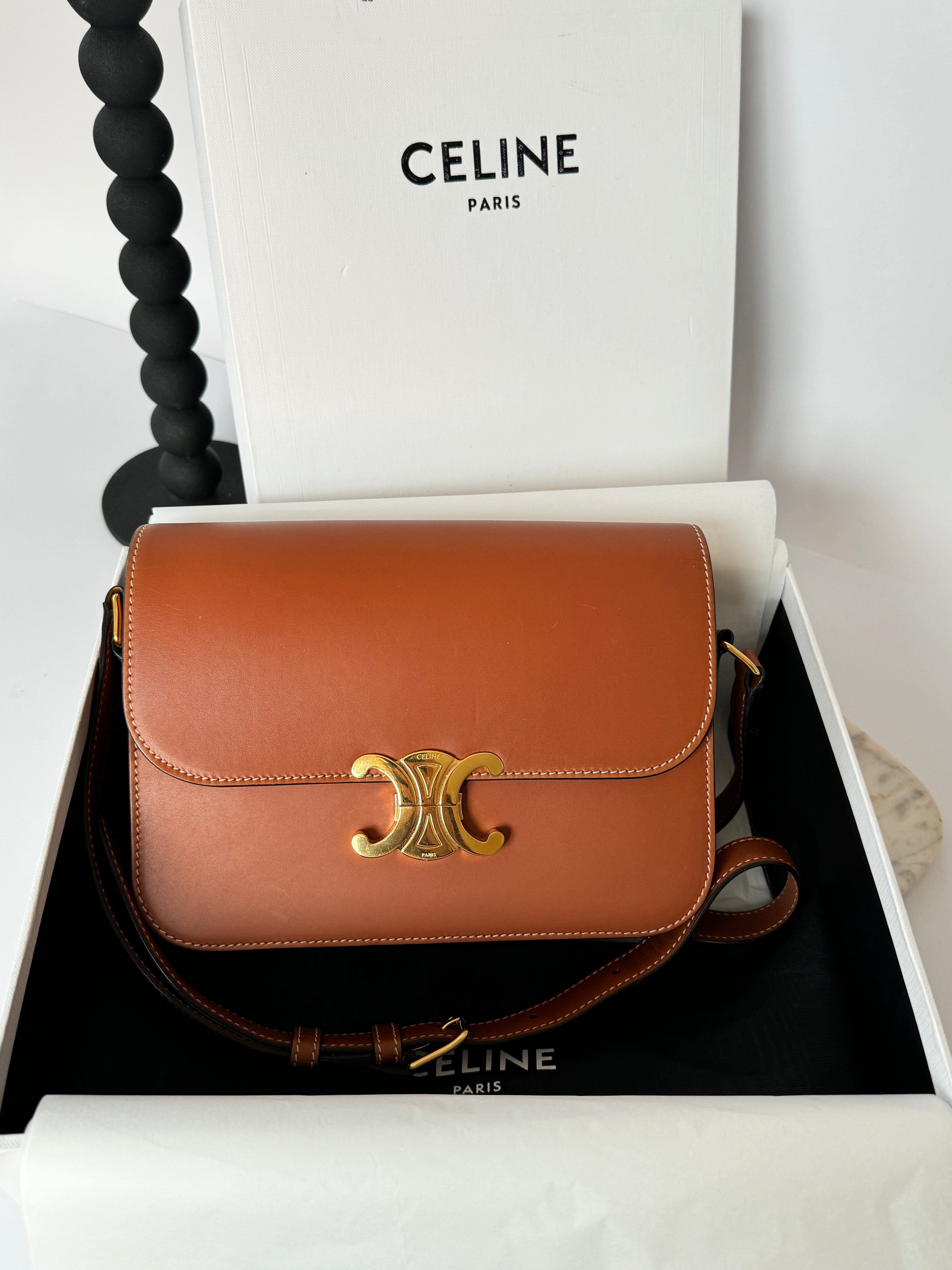 CELINE Shiny Calfskin Medium Triomphe